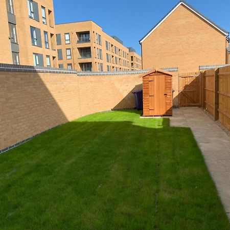 Brand New Entire 4 Bed House Multiple Free Parking Early Check-In Late Check- Out Allowed South Ockendon Exterior foto