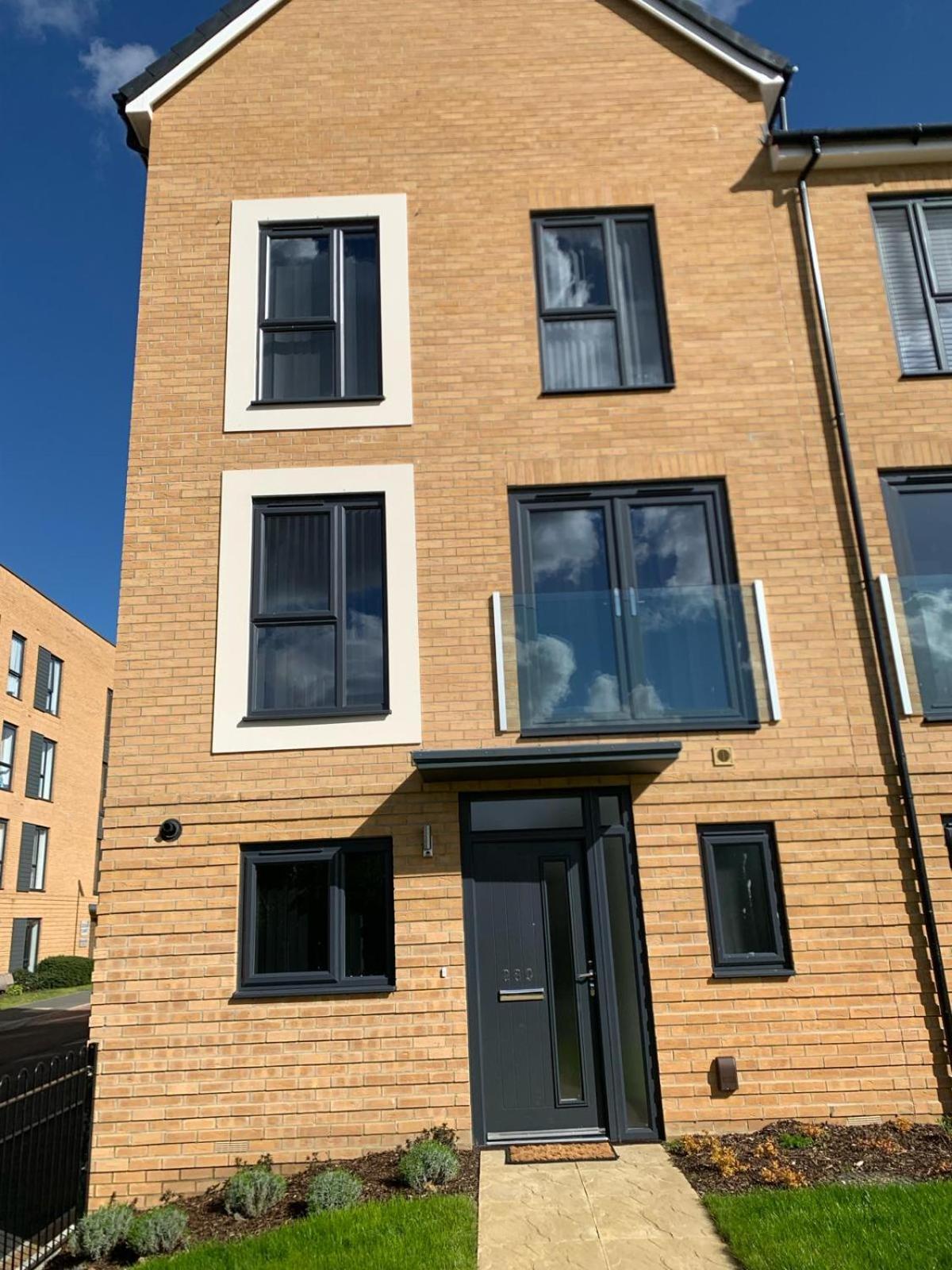 Brand New Entire 4 Bed House Multiple Free Parking Early Check-In Late Check- Out Allowed South Ockendon Exterior foto
