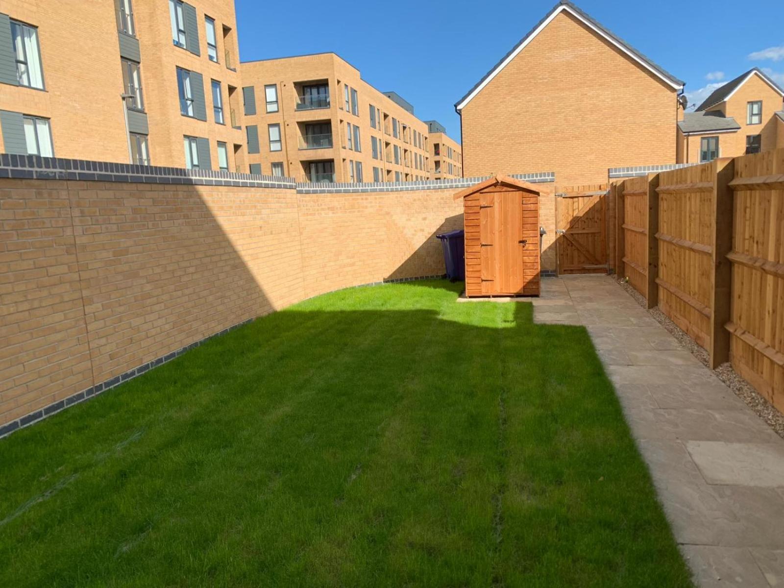 Brand New Entire 4 Bed House Multiple Free Parking Early Check-In Late Check- Out Allowed South Ockendon Exterior foto